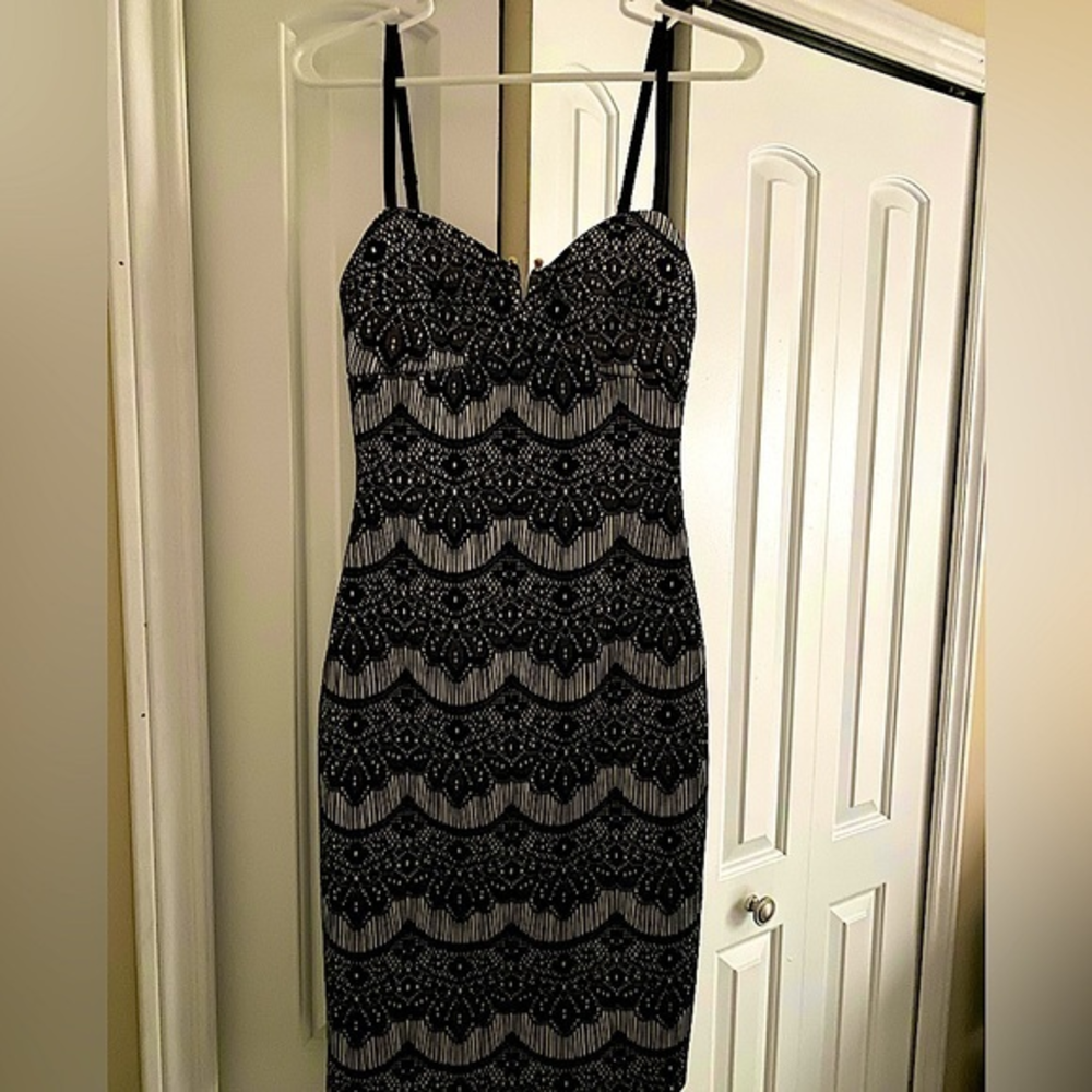 Guess Bodycon Dress Black and White‎ Lace Spaghetti Strap Midi Dress Sz Small